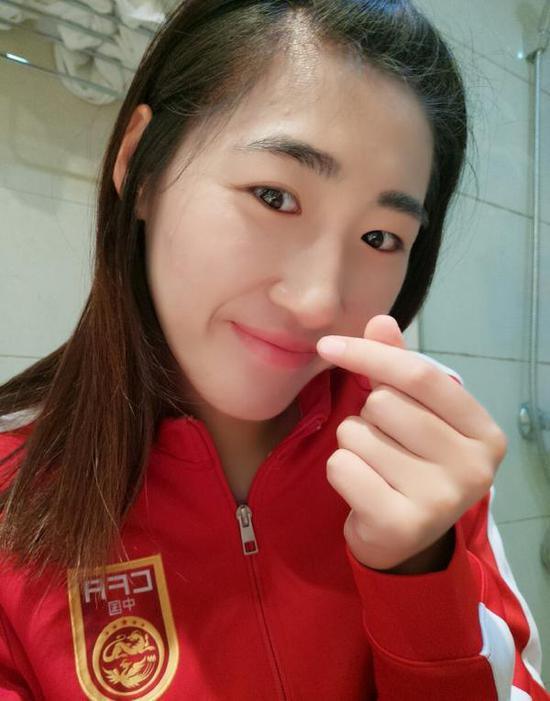 彭詩夢也是一個搞怪天真的女孩。